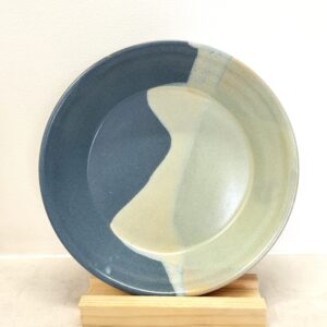 plat / assiette présentation en grès tourné et émaillé en Dordogne terre d'Aur