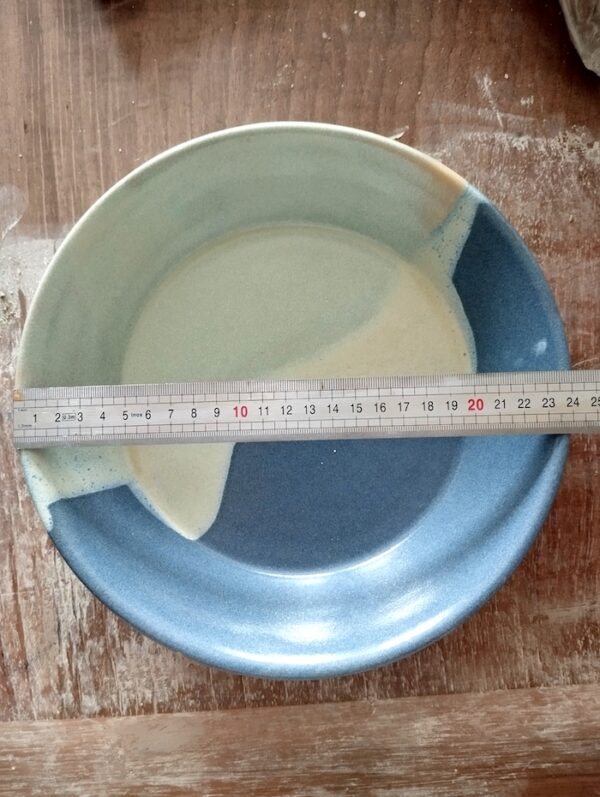 plat / assiette présentation en grès tourné et émaillé en Dordogne terre d'Aur