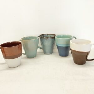 Collection de mug tournées dans mon atelier Terre d'Aur en Dordogne