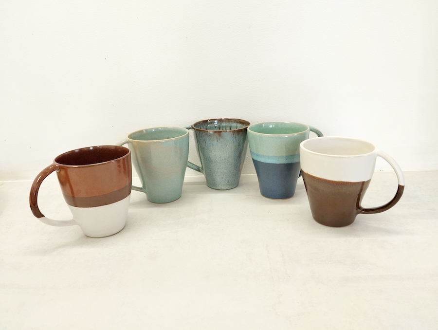 Collection de mug tournées dans mon atelier Terre d'Aur en Dordogne