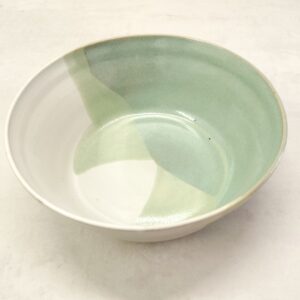 saladier en grès tournée de façon artisanal dans mon atelier terre d'aur