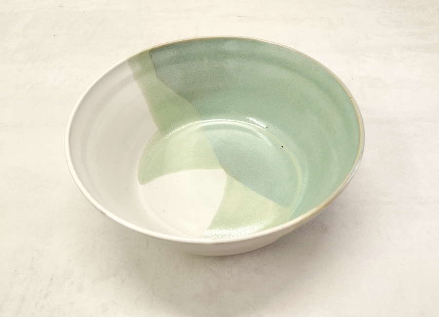 saladier en grès tournée de façon artisanal dans mon atelier terre d'aur