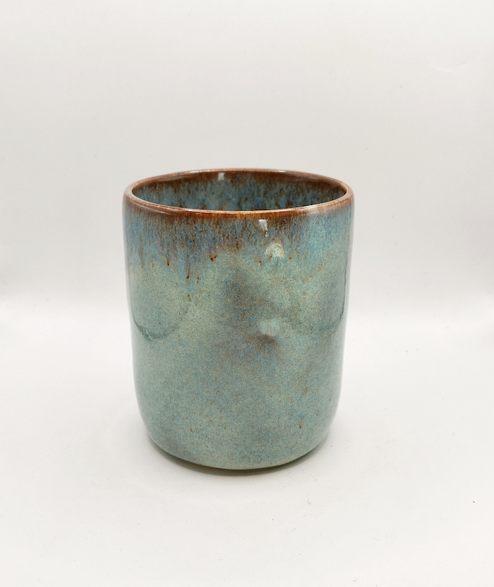 tasse harmonie en grès tournée à la main dans mon atelier Terre d'Aur