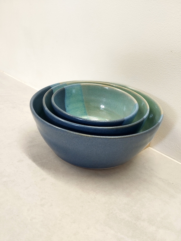 3 saladiers empilables tourné à la main en grès et émaillé dans mon atelier Terre d'Aur en Dordogne