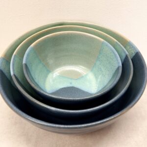 3 saladiers empilables tourné à la main en grès et émaillé dans mon atelier Terre d'Aur en Dordogne