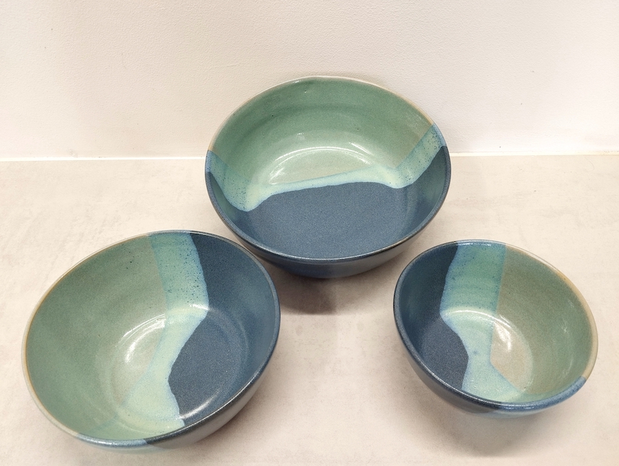 3 saladiers empilables tourné à la main en grès et émaillé dans mon atelier Terre d'Aur en Dordogne