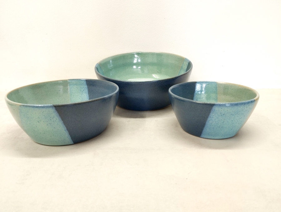 3 saladiers empilables tourné à la main en grès et émaillé dans mon atelier Terre d'Aur en Dordogne