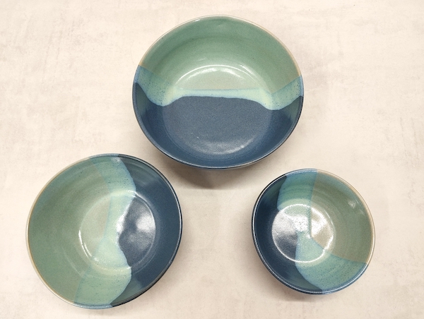3 saladiers empilables tourné à la main en grès et émaillé dans mon atelier Terre d'Aur en Dordogne