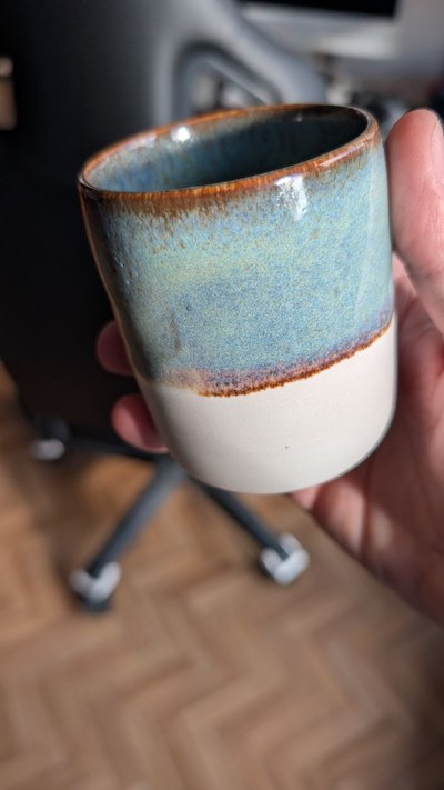 tasse tournée en grès