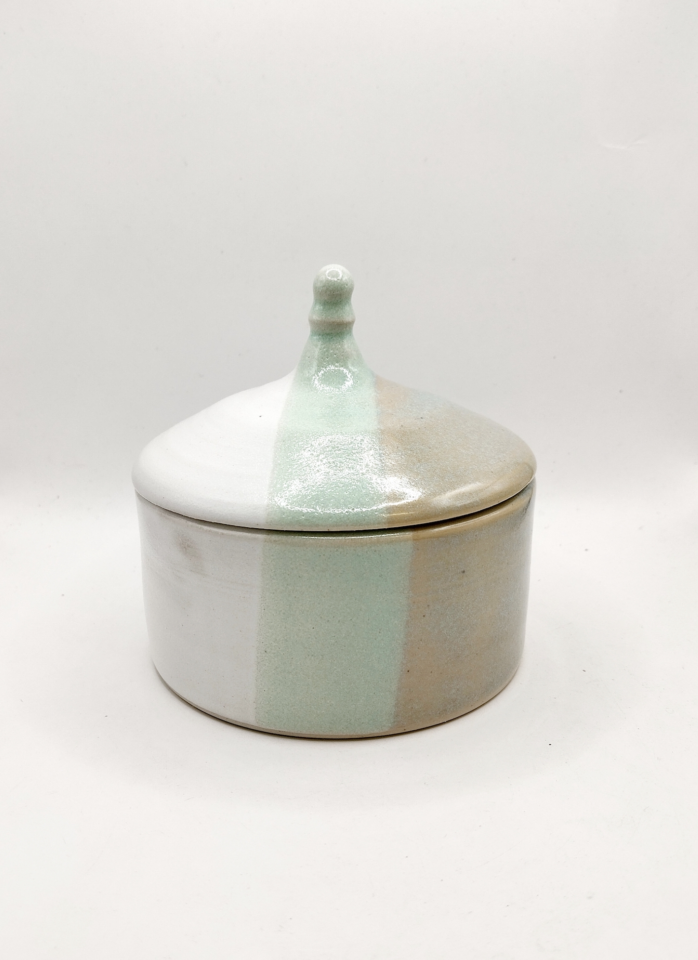 pot artisanal en grès blanc lagon