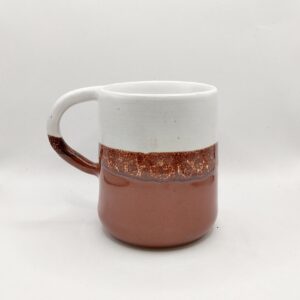 tasse artisanale avec anse en grès et émaillée