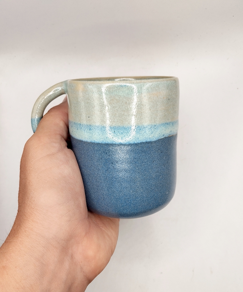 tasse artisanale en grès et émaillée